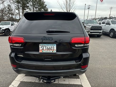 Used 2018 Jeep Grand Cherokee Laredo image 9