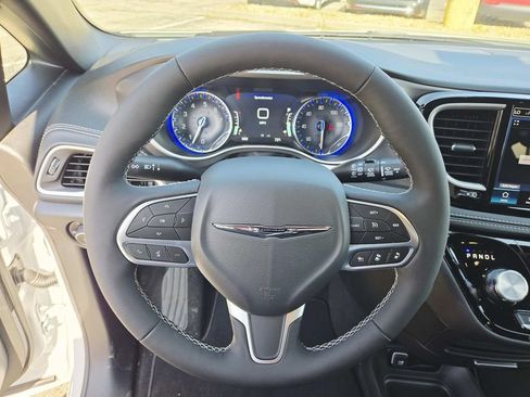New 2026 Chrysler Pacifica Select FWD image 20