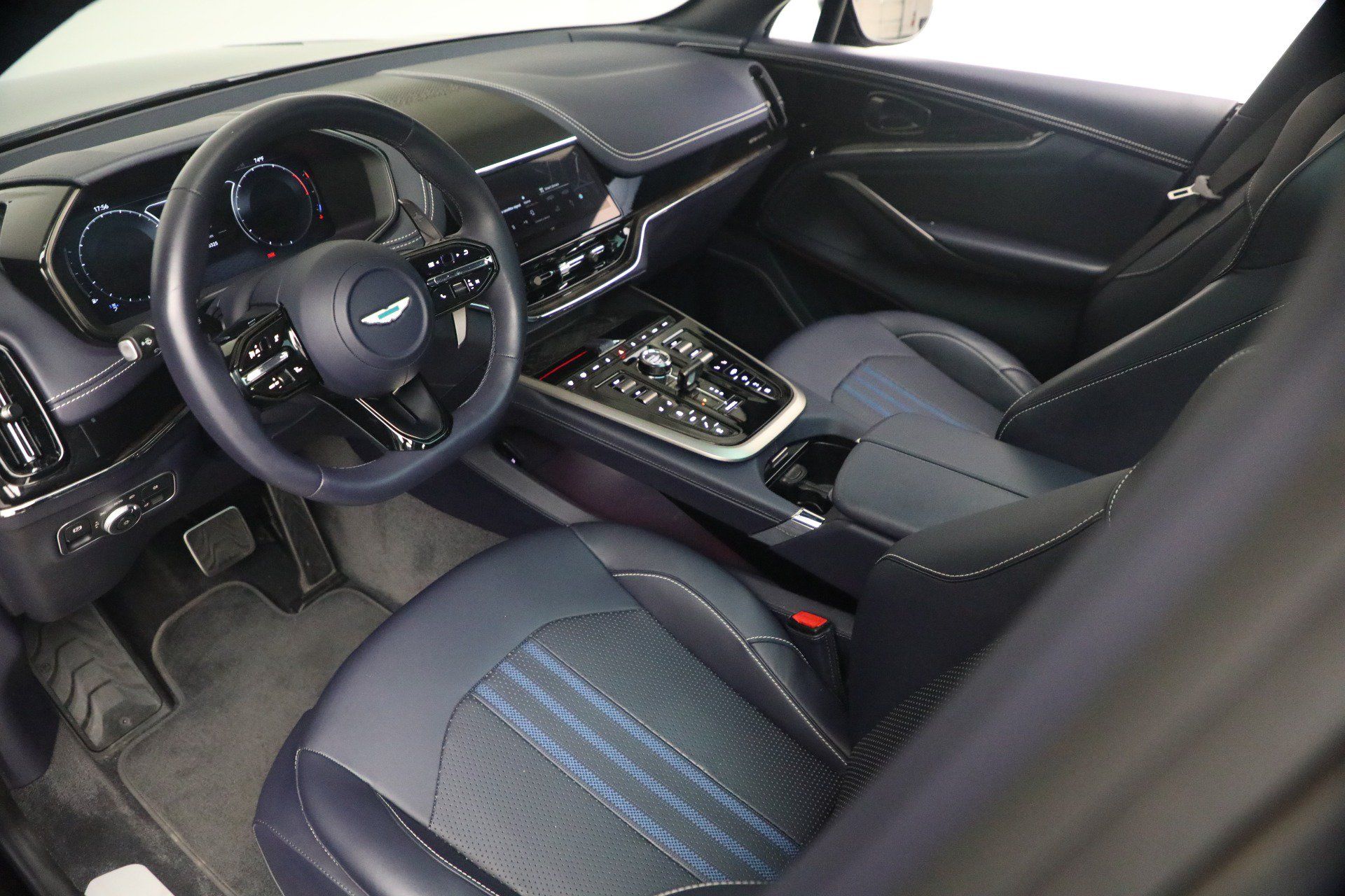 Used 2025 Aston Martin DBX 707 AWD/4WD image 25