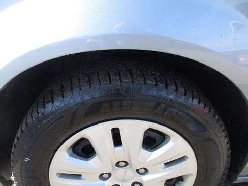 Used 2018 Dodge Grand Caravan SE w/ UConnect Hands-Free Group image 13