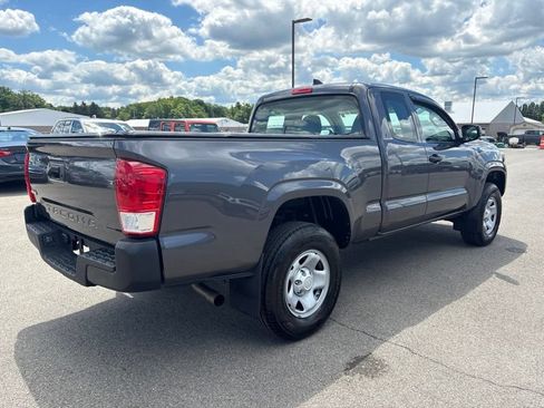 Used 2017 Toyota Tacoma SR AWD/4WD image 3