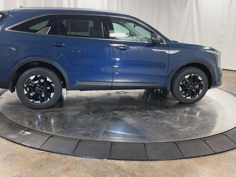 New 2026 Kia Sorento S image 9