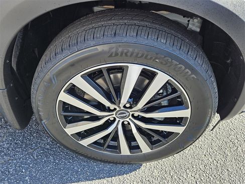 New 2025 Nissan Pathfinder Platinum image 13