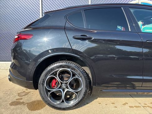 Used 2022 Alfa Romeo Stelvio Veloce image 5