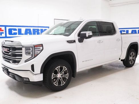 Used 2025 GMC Sierra 1500 SLT RWD image 32