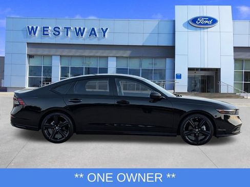 Used 2023 Honda Accord Sport image 2