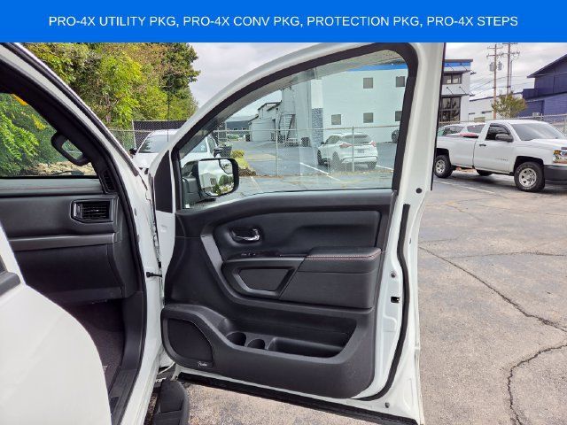 Used 2020 Nissan Titan PRO-4X w/ Pro-4x Convenience Package AWD/4WD image 20