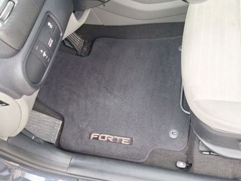 Used 2015 Kia Forte EX image 15