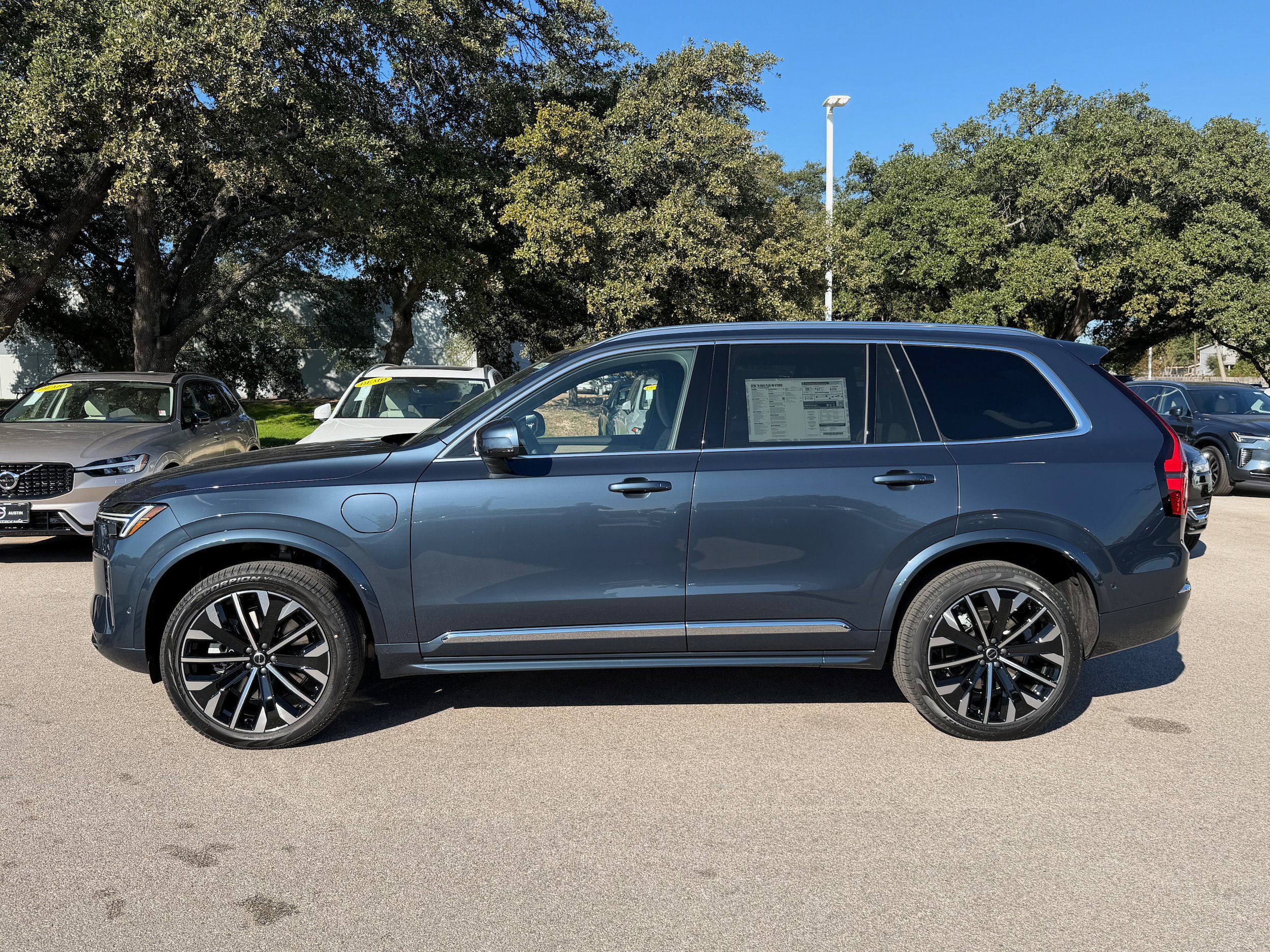 New 2026 Volvo XC90 T8 Plus w/ Protection Package Premier AWD/4WD image 3