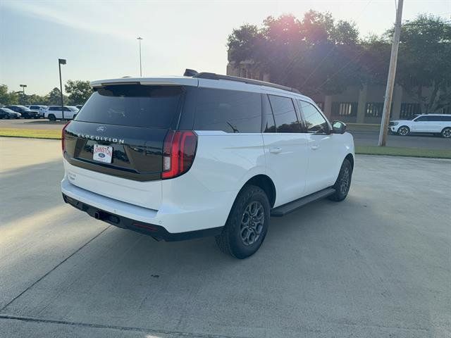 Used 2025 Ford Expedition Active RWD image 4