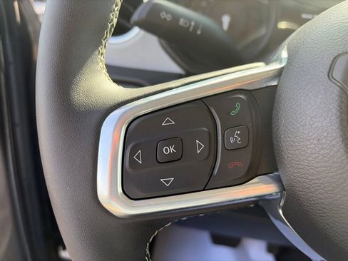 Used 2025 Jeep Wrangler Unlimited Sahara AWD/4WD image 27