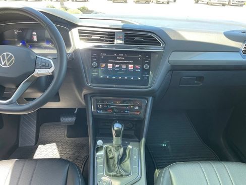 Used 2024 Volkswagen Tiguan SE w/ Panoramic Sunroof Package AWD/4WD image 12