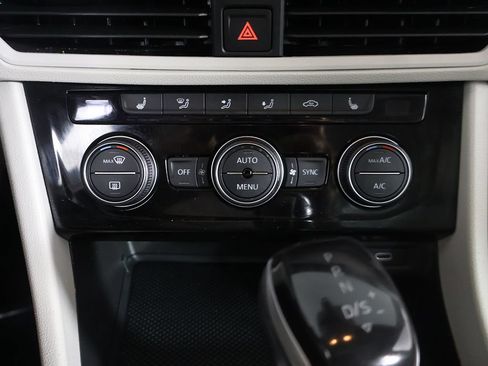 Used 2023 Volkswagen Jetta SE w/ Panoramic Sunroof Package FWD image 47