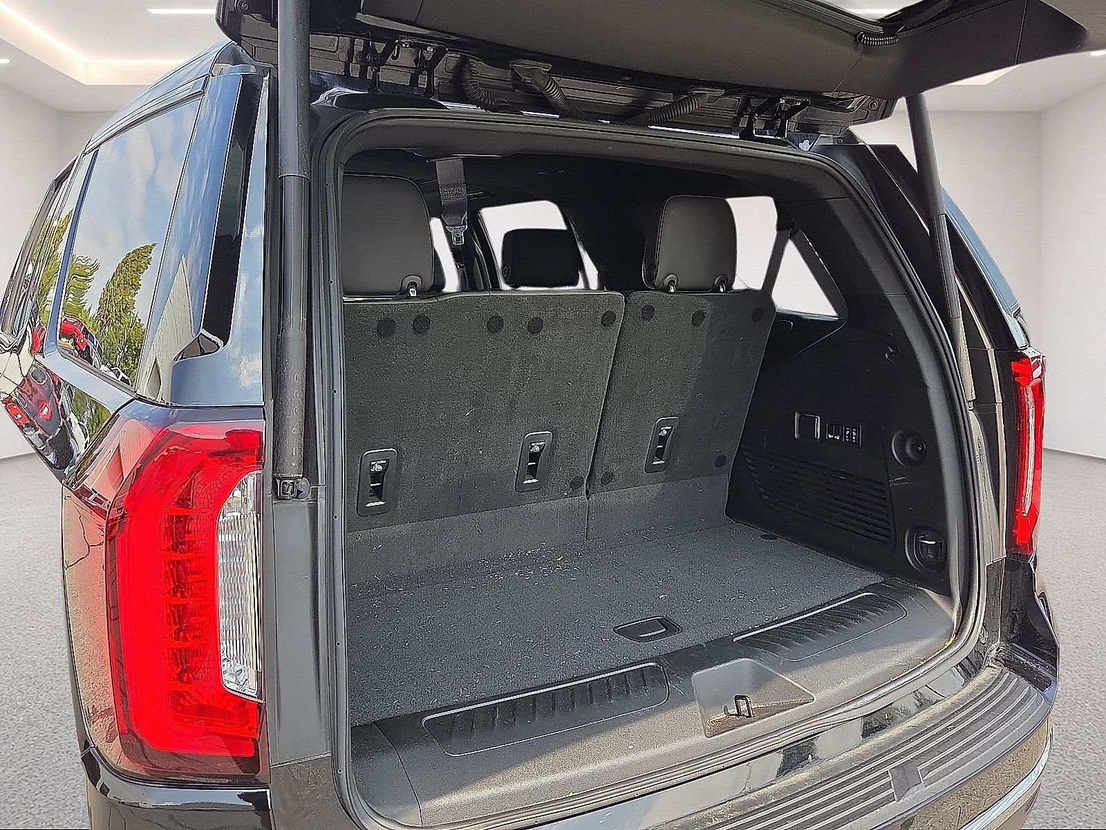 Used 2023 GMC Yukon SLT w/ SLT Luxury Package AWD/4WD image 18