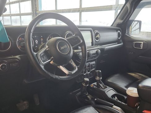 Used 2018 Jeep Wrangler Unlimited Sahara w/ Uconnect 4C Nav & Sound Group image 8