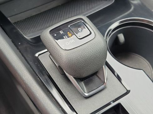 Used 2025 Nissan Rogue SV FWD image 27