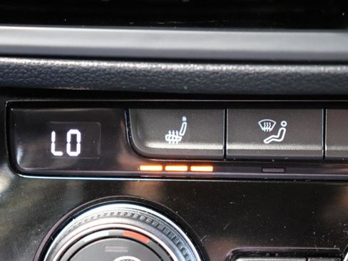 Used 2024 Volkswagen Jetta SE FWD image 33