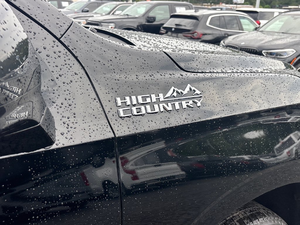 Used 2024 Chevrolet Suburban High Country AWD/4WD image 12
