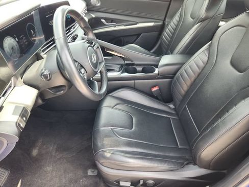Used 2025 Hyundai Elantra Limited FWD image 14