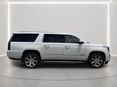 Used 2017 Cadillac Escalade ESV Luxury AWD/4WD image 6