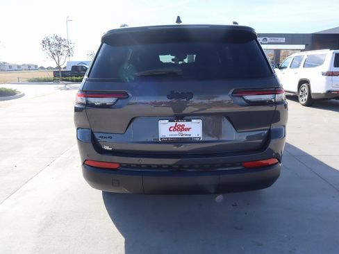 New 2025 Jeep Grand Cherokee L Altitude image 23