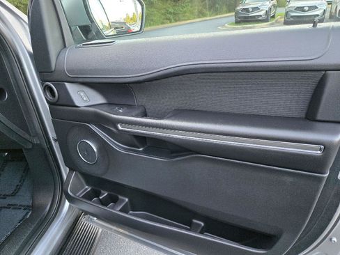 Used 2020 Ford Expedition XLT RWD image 16