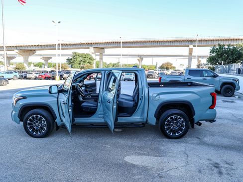 Used 2025 Toyota Tundra SR5 AWD/4WD image 12