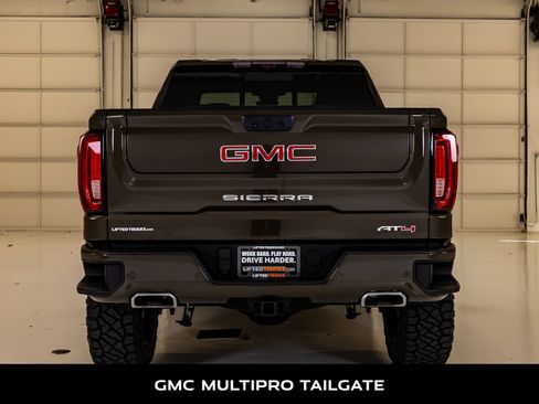 Used 2024 GMC Sierra 1500 AT4 w/ Technology Package AWD/4WD image 8