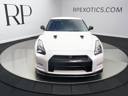 Used 2012 Nissan GT-R Premium AWD/4WD image 5