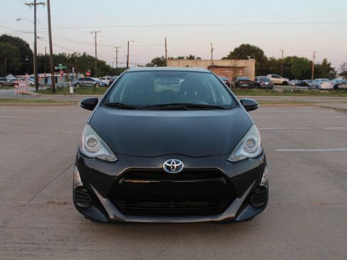 Used 2016 Toyota Prius C Two FWD image 2