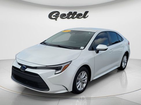 Used 2024 Toyota Corolla LE w/ LE Convenience Package FWD image 1