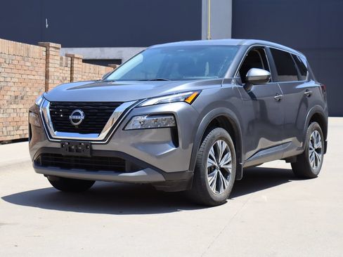 Used 2022 Nissan Rogue SV FWD image 2