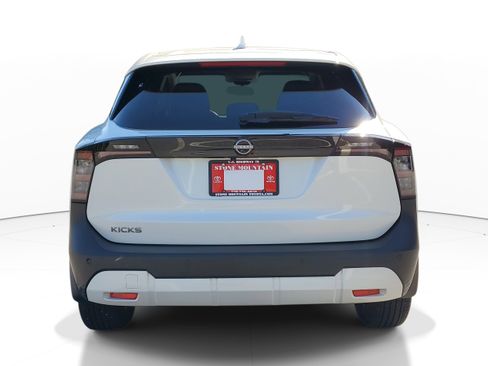 Used 2025 Nissan Kicks SV FWD image 5
