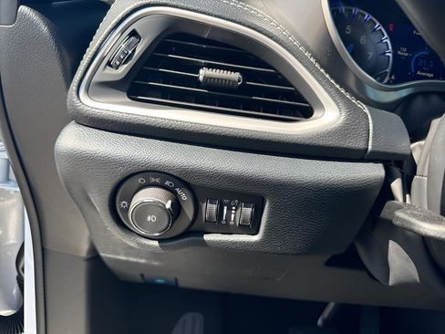 New 2026 Chrysler Pacifica Select image 17