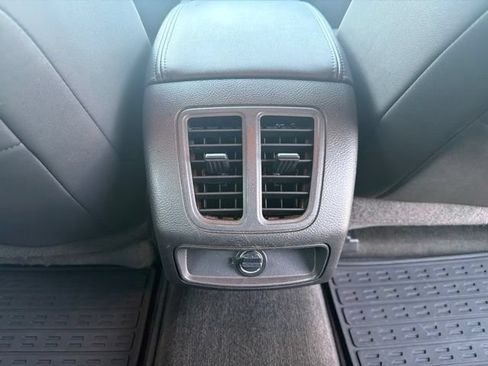 Used 2016 Ford Taurus Limited FWD image 12