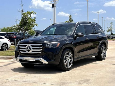 Used 2025 Mercedes-Benz GLS 450 4MATIC image 4