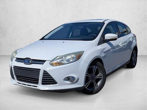 Used 2014 Ford Focus SE w/ SE Sport Package image 2