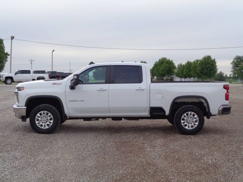 Used 2023 Chevrolet Silverado 2500 LT AWD/4WD image 2