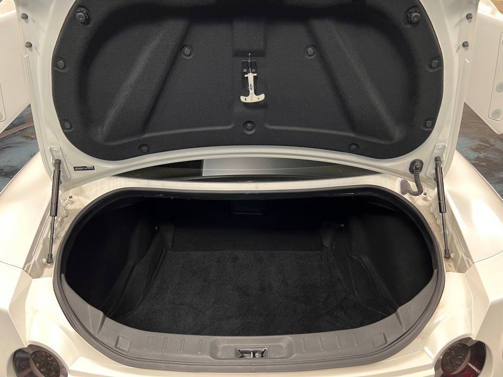 Used 2020 Nissan GT-R Premium AWD/4WD image 13