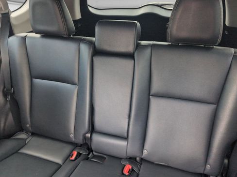 Used 2015 Toyota RAV4 Limited FWD image 28
