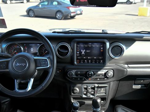 Used 2023 Jeep Gladiator Overland image 37