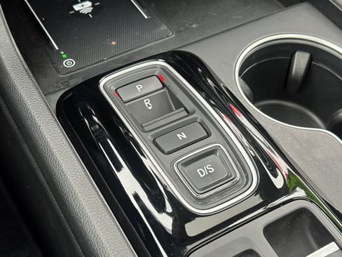 Used 2024 Honda Pilot Touring image 23