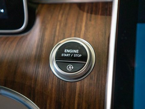 Certified 2025 Mercedes-Benz C 300 4MATIC Sedan image 23