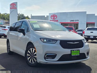 Used 2024 Chrysler Pacifica Limited
