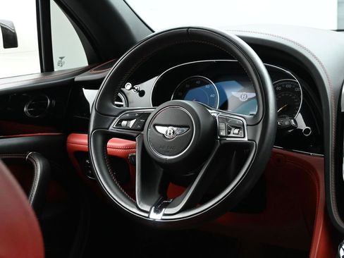 Used 2018 Bentley Bentayga image 27