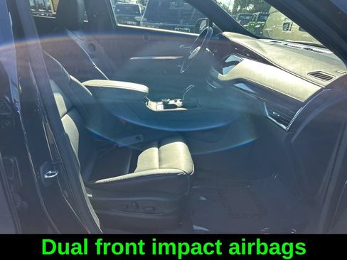 Used 2023 Cadillac XT4 Luxury w/ Cold Weather Package FWD image 23