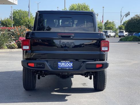 New 2026 Jeep Gladiator Sport AWD/4WD image 10