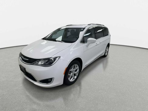 Used 2017 Chrysler Pacifica Touring-L Plus w/ Tire & Wheel Group FWD image 4