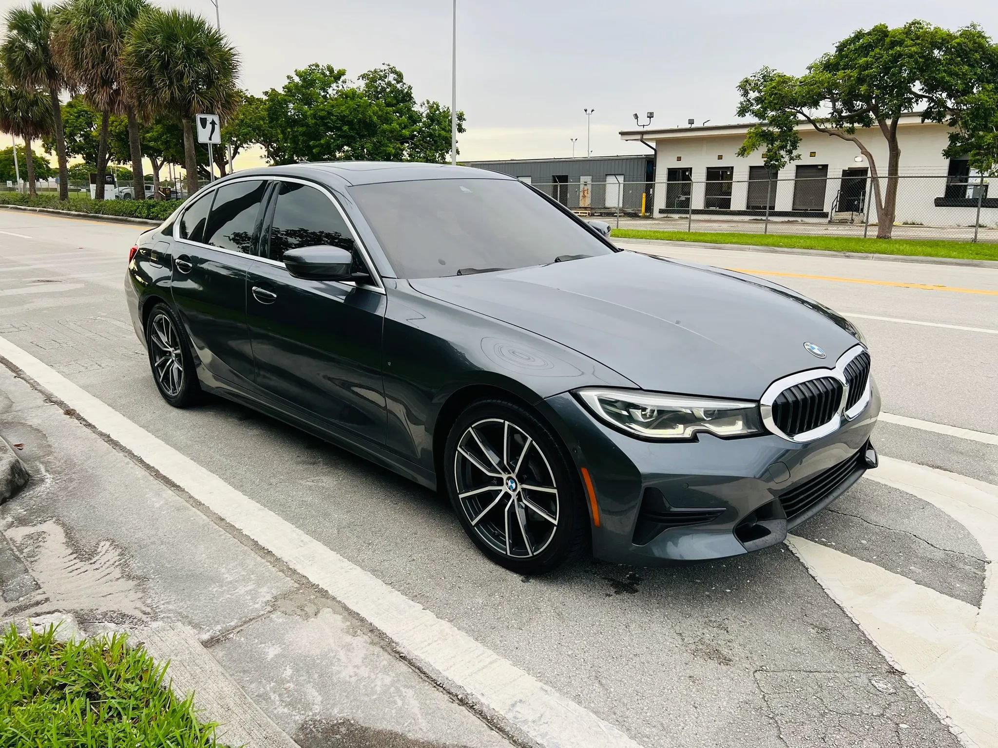 Used 2021 BMW 330i Sedan w/ Premium Package RWD image 7