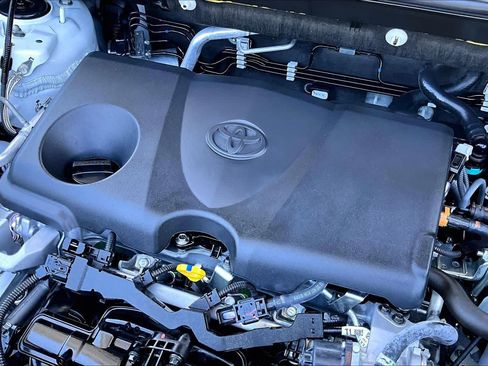 Used 2025 Toyota RAV4 XLE Premium FWD image 31